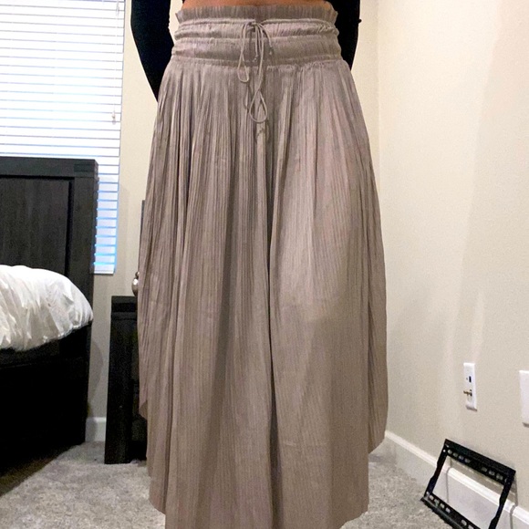 Silk tan skirt - Picture 1 of 3